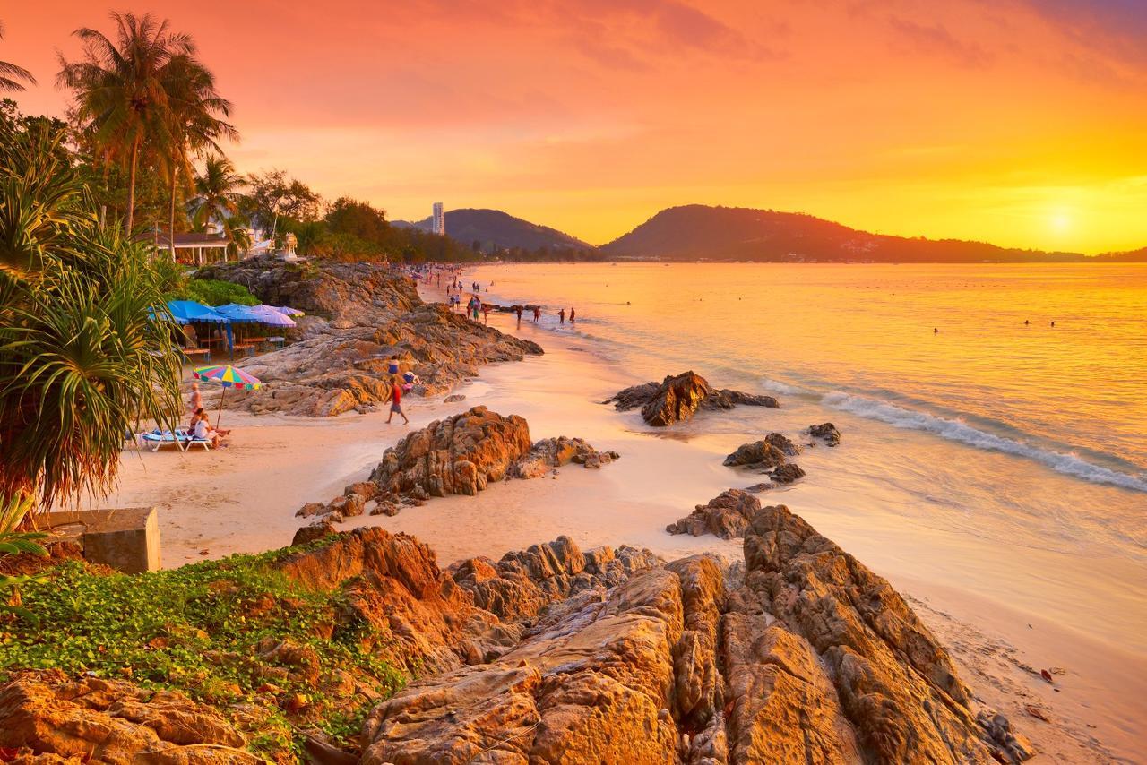 Porterhouse Beach Hotel Patong Exteriör bild
