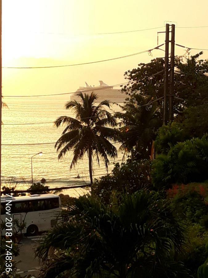 Porterhouse Beach Hotel Patong Exteriör bild