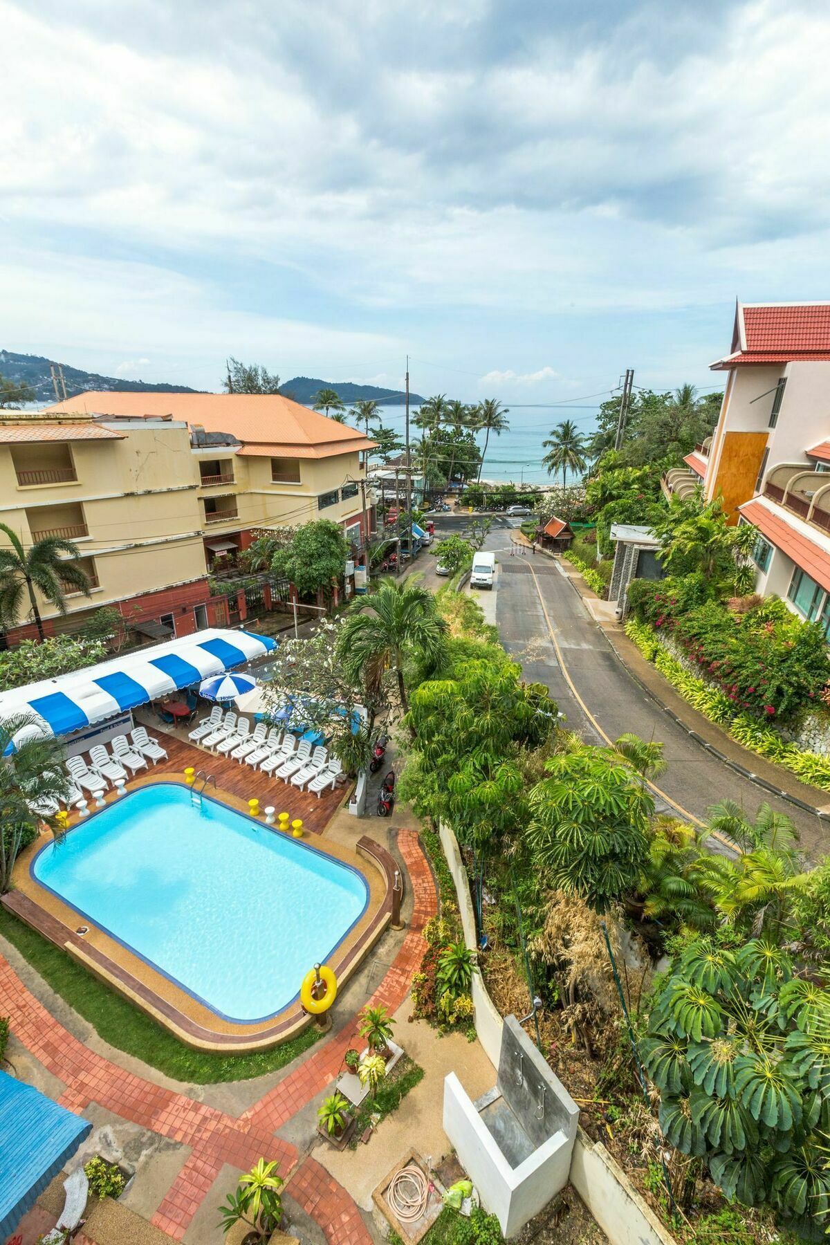 Porterhouse Beach Hotel Patong Exteriör bild