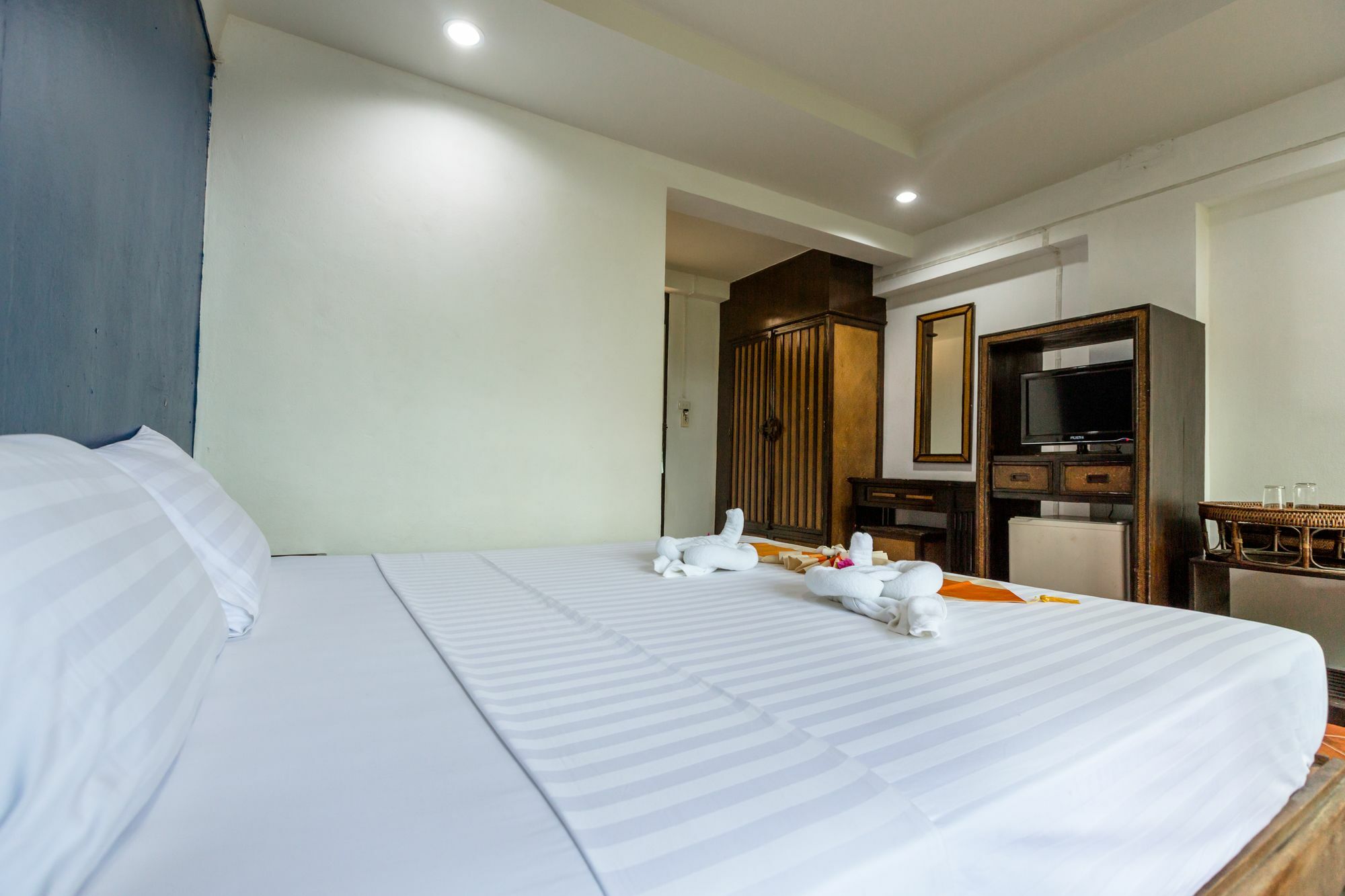 Porterhouse Beach Hotel Patong Exteriör bild